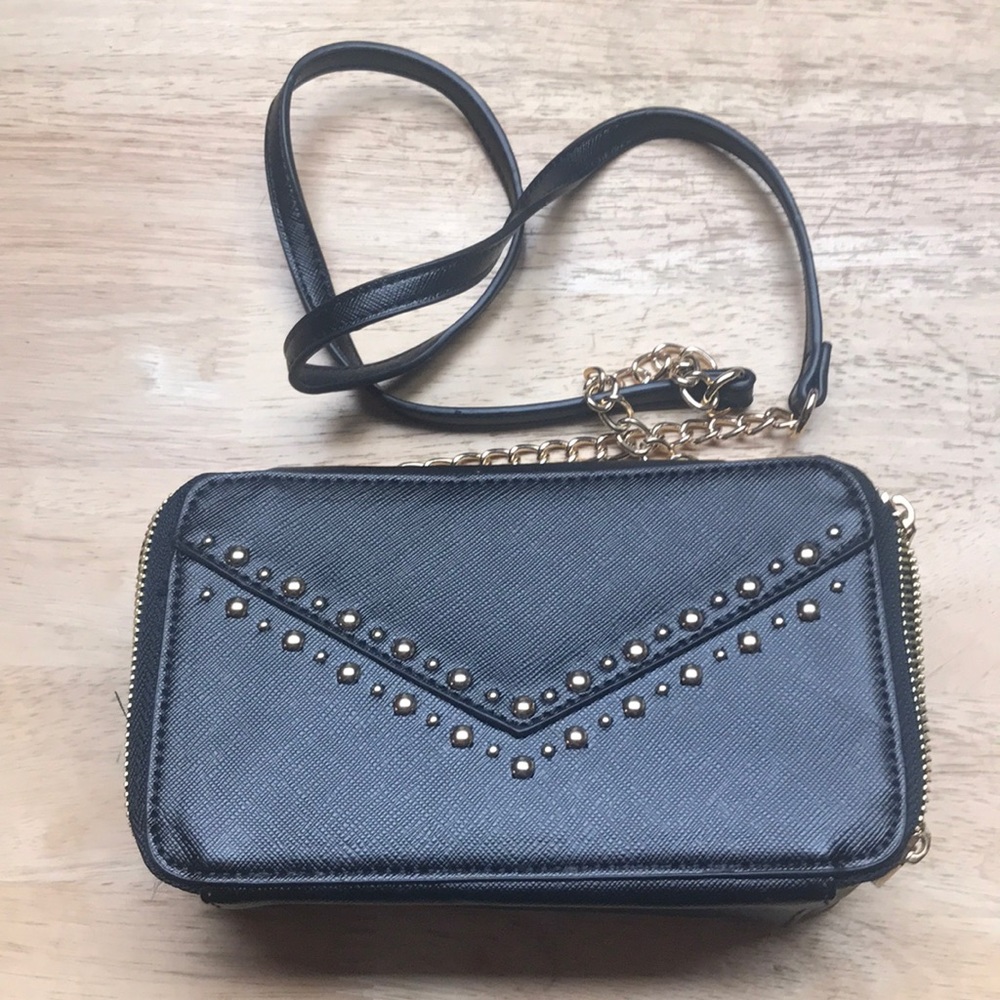 Black shoulder bag
